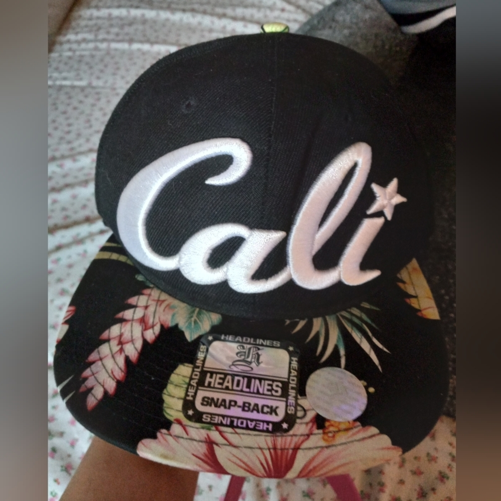 CALI hat with flowers